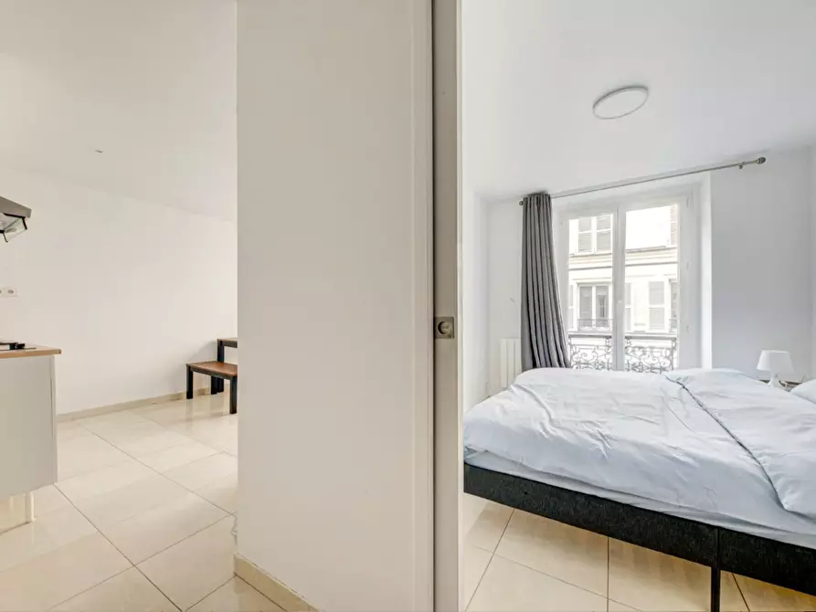 Immagine 4 di Appartamento in affitto  in Rue de Lévis a Paris 17