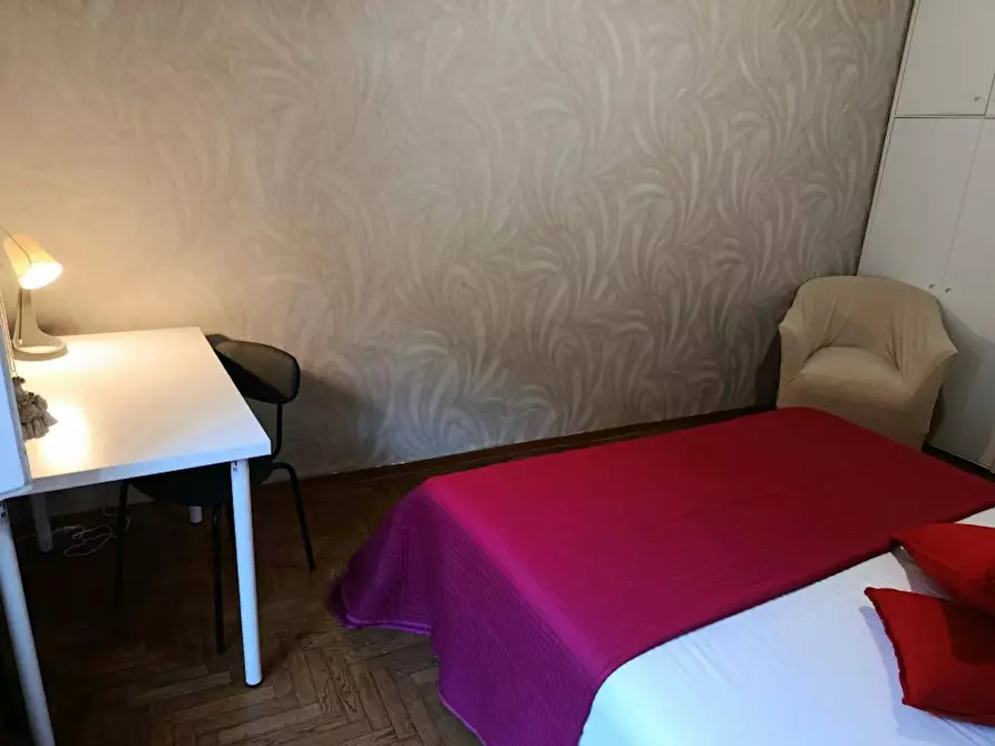 Immagine 10 di Camera in affitto  in Via di San Niccolò a Firenze