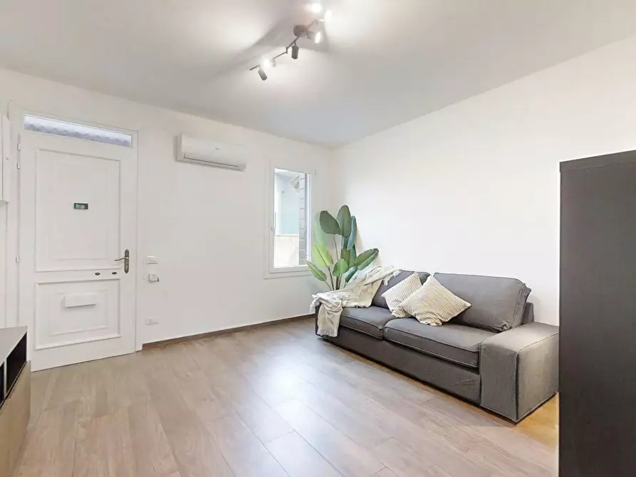 Immagine 10 di Camera in affitto  in Via Giambellino a Padova