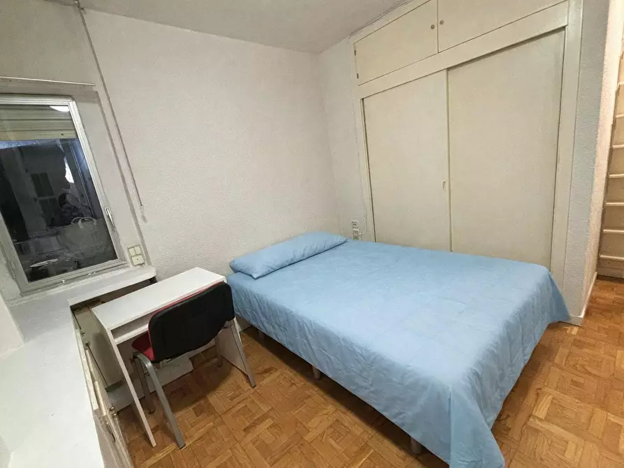 Immagine 2 di Camera in affitto  in Calle de Fermín Caballero a Madrid