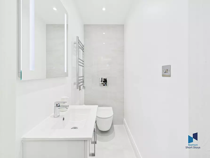 Immagine 4 di Casa indipendente in affitto  in Purley Downs Road a Croydon