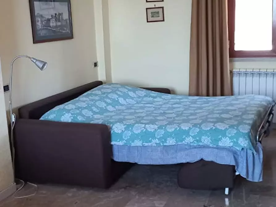 Immagine 1 di Camera in affitto  in Piazza Salvatore Lo Bianco a Napoli