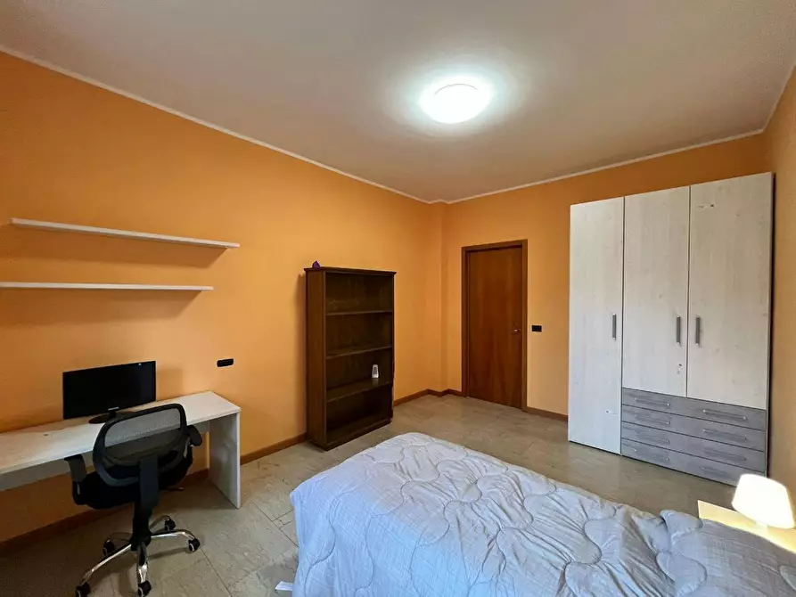 Immagine 3 di Camera in affitto  in Via San Marino a Torino