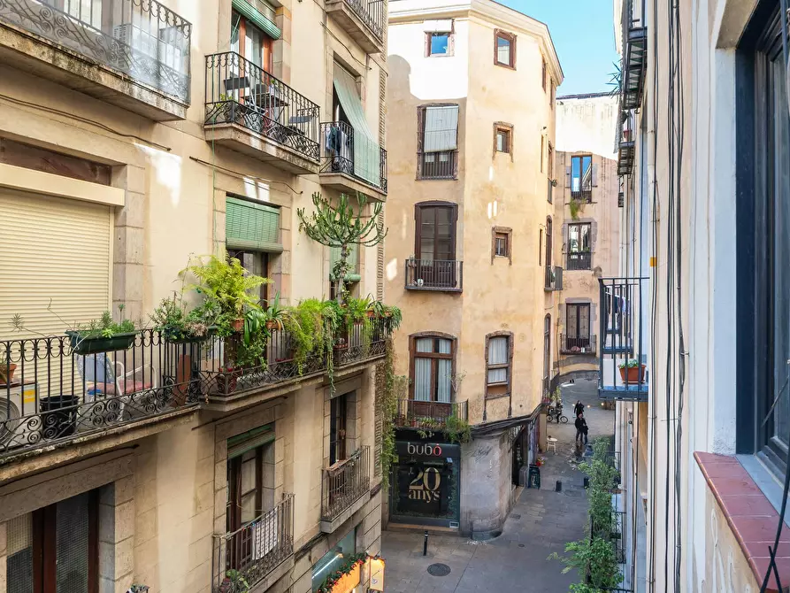 Immagine 4 di Casa indipendente in affitto  in Carrer dels Canvis Vells a Barcelona