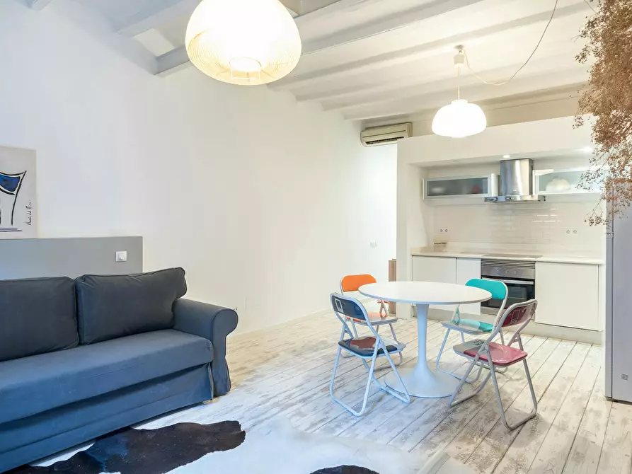 Immagine 5 di Casa indipendente in affitto  in Carrer dels Canvis Vells a Barcelona