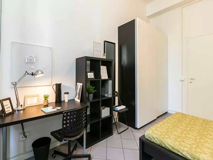 Immagine 2 di Camera in affitto  in Via Lipari a Milano