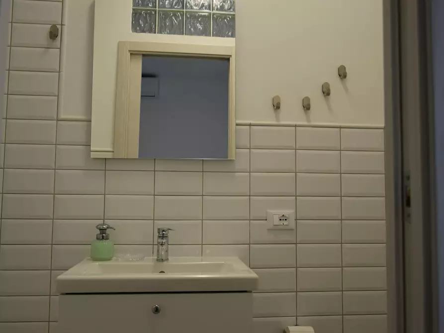 Immagine 4 di Camera in affitto  in Via Varvariana a Roma