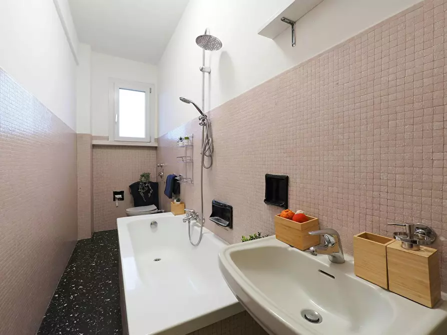 Immagine 10 di Camera in affitto  in Largo Tel Aviv a Milano