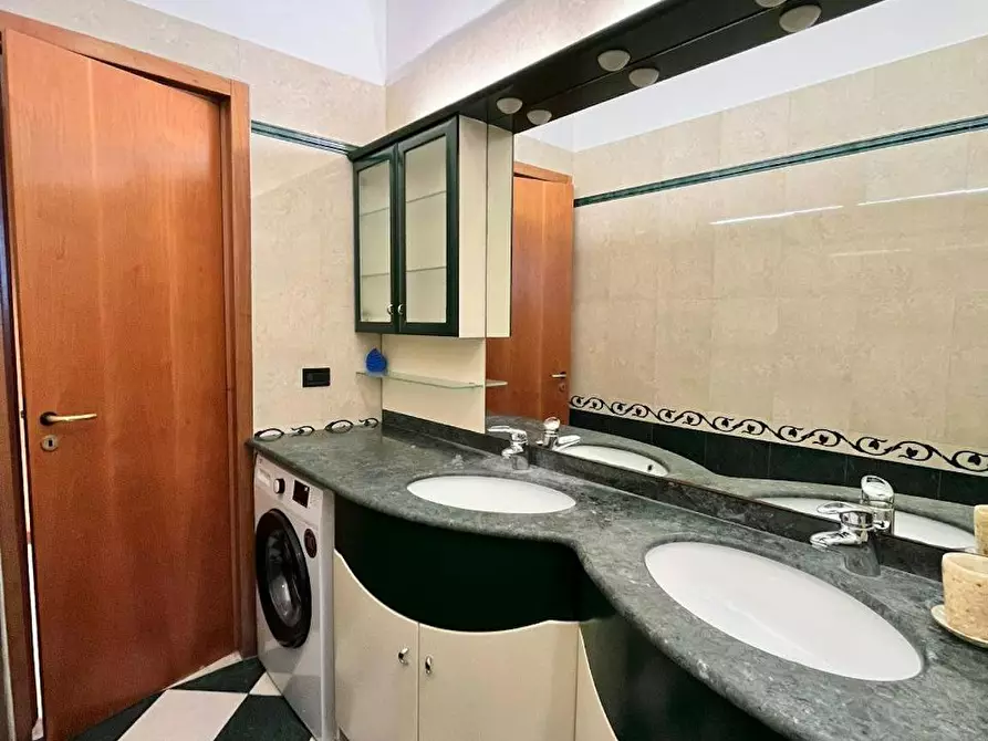 Immagine 9 di Camera in affitto  in Via San Marino a Torino