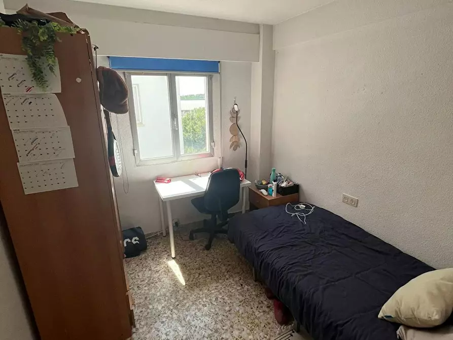 Immagine 1 di Camera in affitto  in Calle del Aeroplano a Sant Vicent Del Raspeig