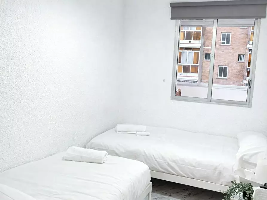 Immagine 5 di Casa indipendente in affitto  in Calle de San Claudio a Madrid