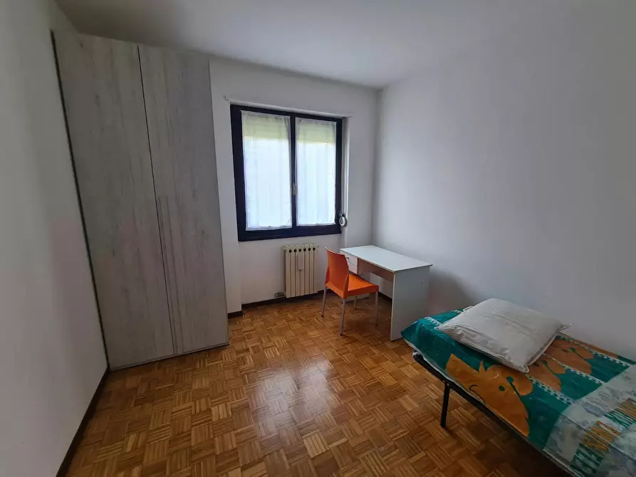 Immagine 2 di Camera condivisa in affitto  in Passaggio IV Novembre a Ardesio