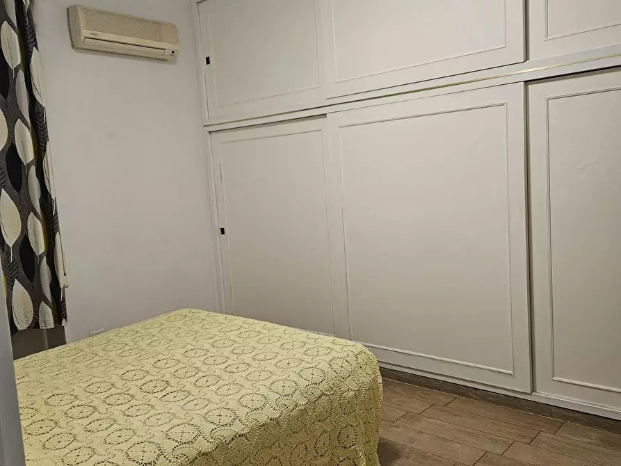 Immagine 5 di Appartamento in affitto  in Via Paestum a Roma