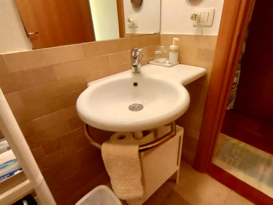 Immagine 10 di Appartamento in affitto  in Piazza Ludovico Antonio Muratori a Firenze