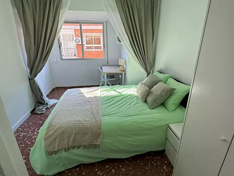Immagine 1 di Camera in affitto  in Carrer del Mestre Victoriano Andres a El Realon