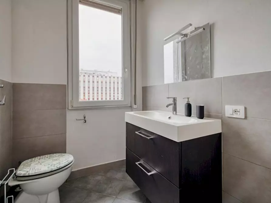 Immagine 10 di Camera in affitto  in Via Maniago a Milano