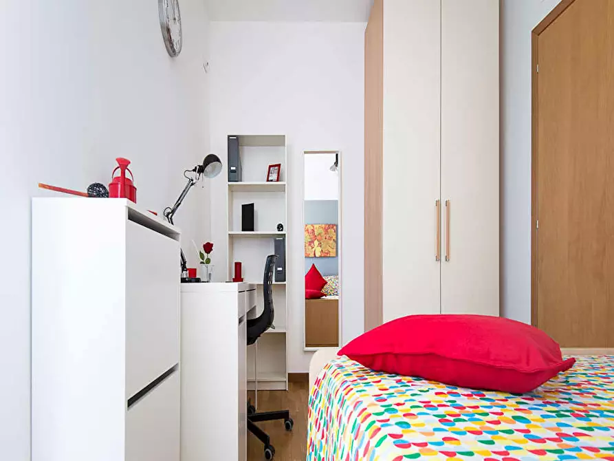 Immagine 3 di Camera in affitto  in Via Vittorio Gassman a Milano