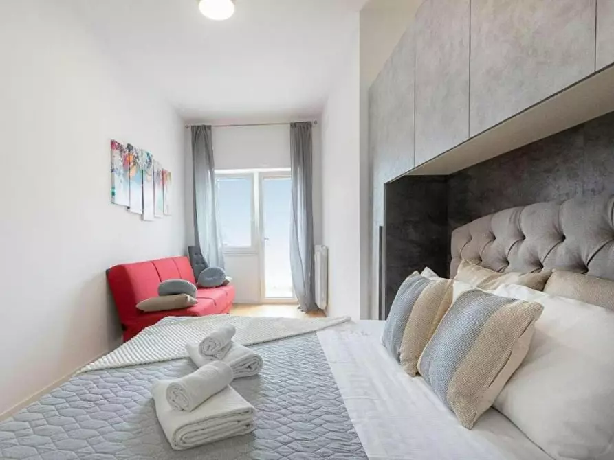 Immagine 5 di Appartamento in affitto  in Via Santa Bernadette a Roma
