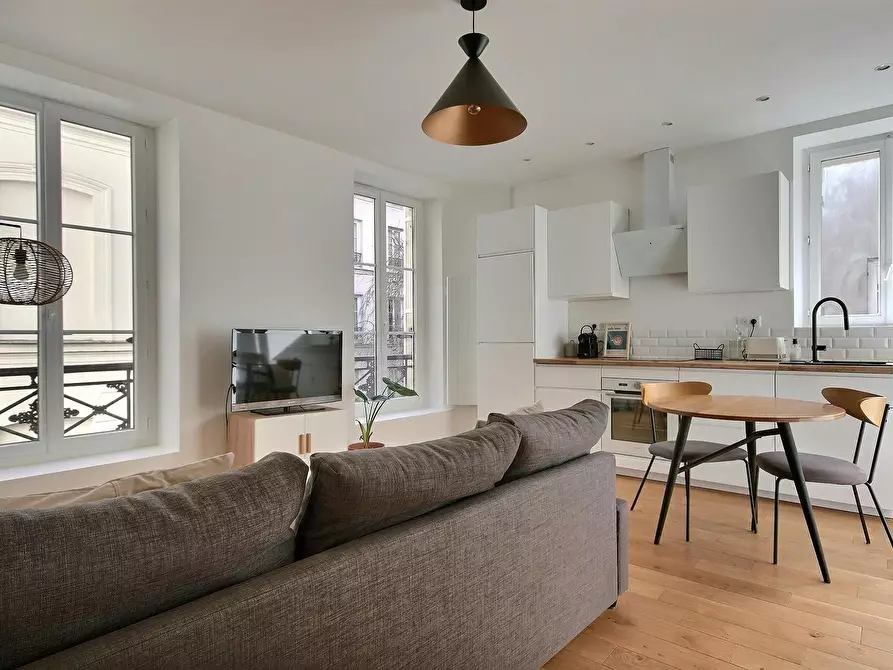 Immagine 1 di Appartamento in affitto  in Rue Dulong a Paris 17