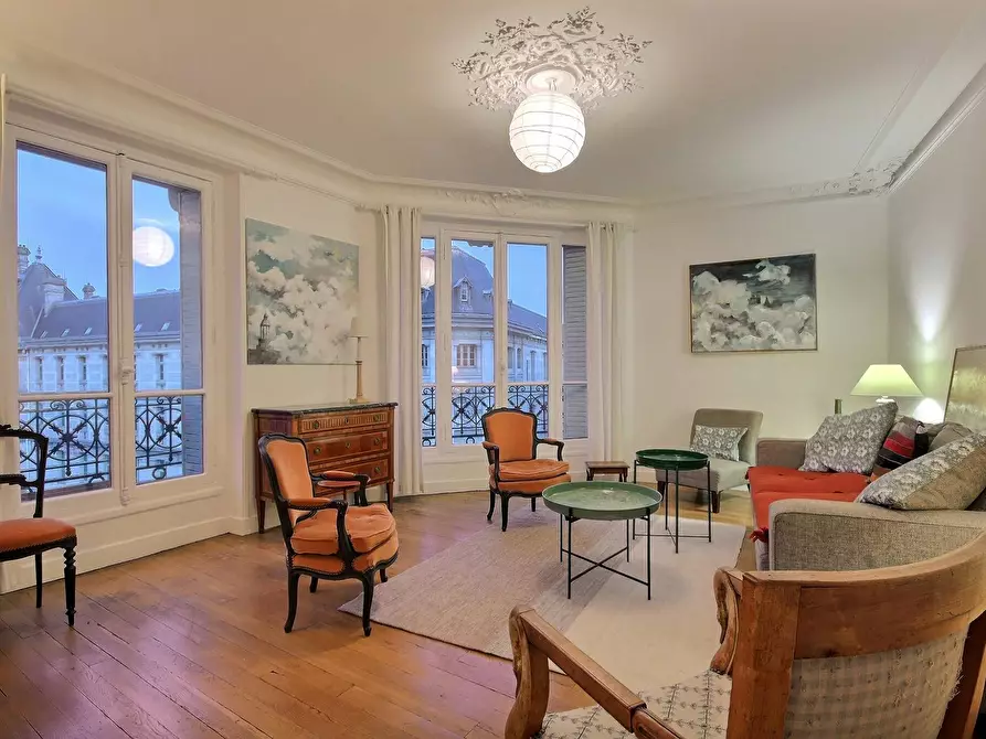 Immagine 1 di Appartamento in affitto  in Rue Saint-Jacques a Paris 05