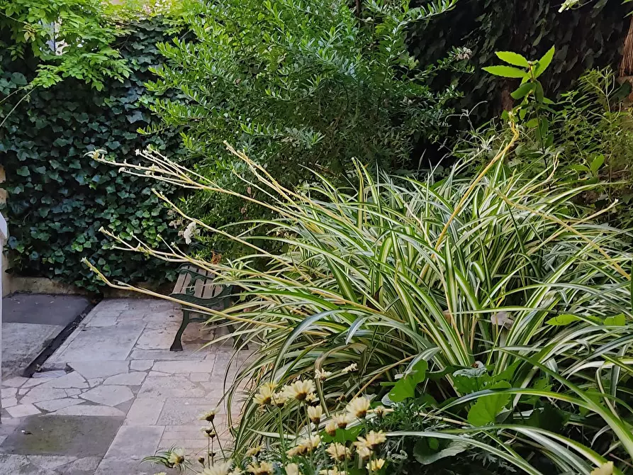 Immagine 1 di Camera in affitto  in Via Alghero a Roma