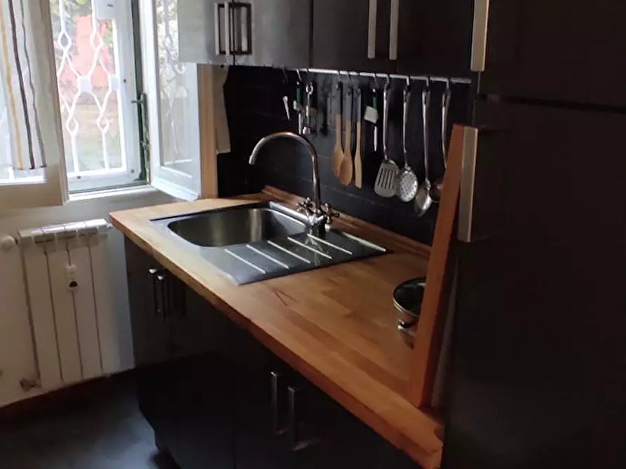 Immagine 4 di Camera in affitto  in Via Alghero a Roma