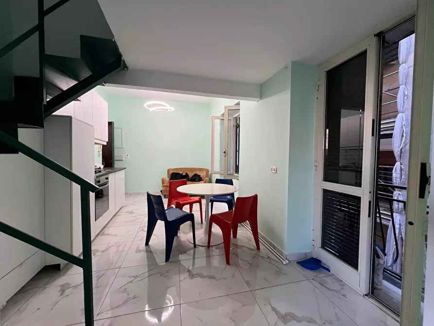 Immagine 8 di Camera in affitto  in Via San Nicandro a Napoli