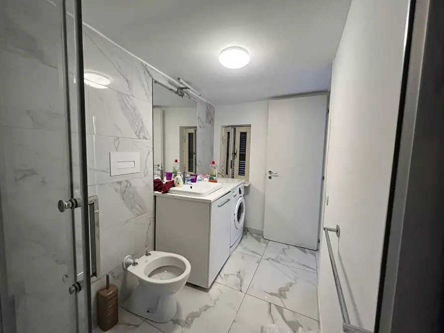 Immagine 10 di Camera in affitto  in Via San Nicandro a Napoli