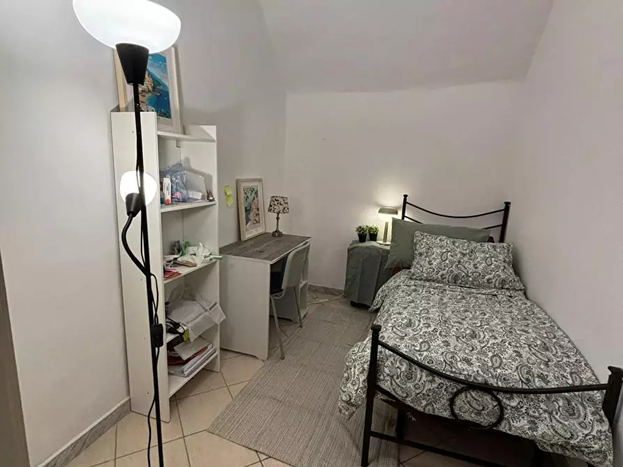 Immagine 2 di Camera in affitto  in Via Duomo a Napoli