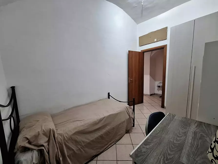 Immagine 2 di Camera in affitto  in Via Duomo a Napoli