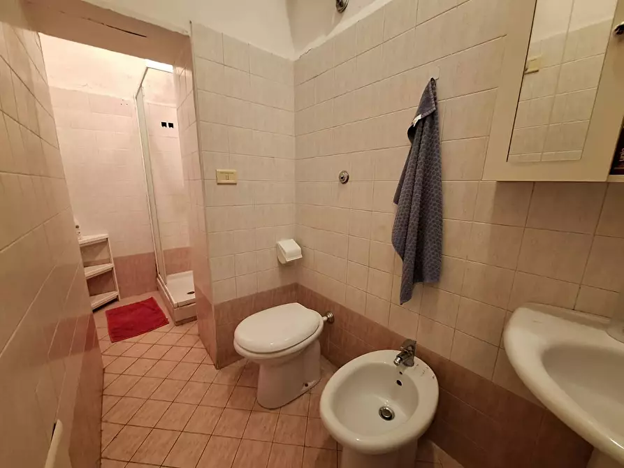 Immagine 9 di Camera in affitto  in Via Duomo a Napoli