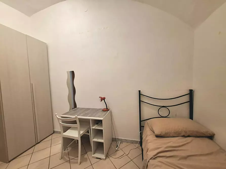 Immagine 2 di Camera in affitto  in Via Duomo a Napoli