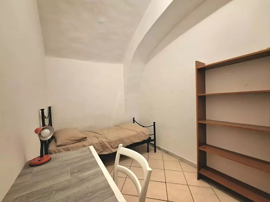 Immagine 1 di Camera in affitto  in Via Duomo a Napoli