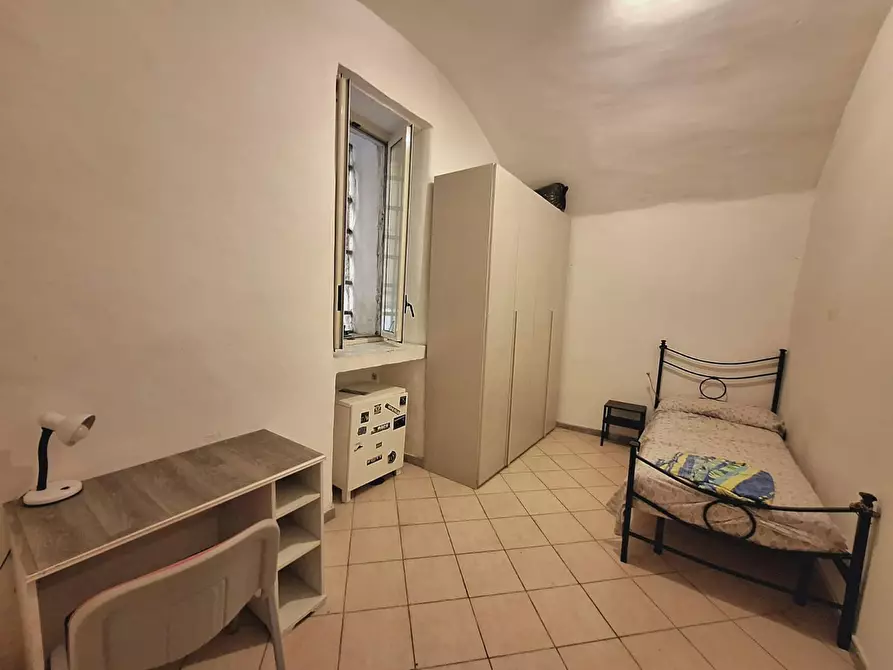 Immagine 1 di Camera in affitto  in Via Duomo a Napoli