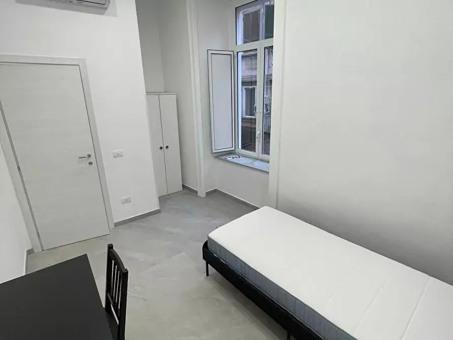 Immagine 3 di Camera in affitto  in Piazza Cavour a Napoli