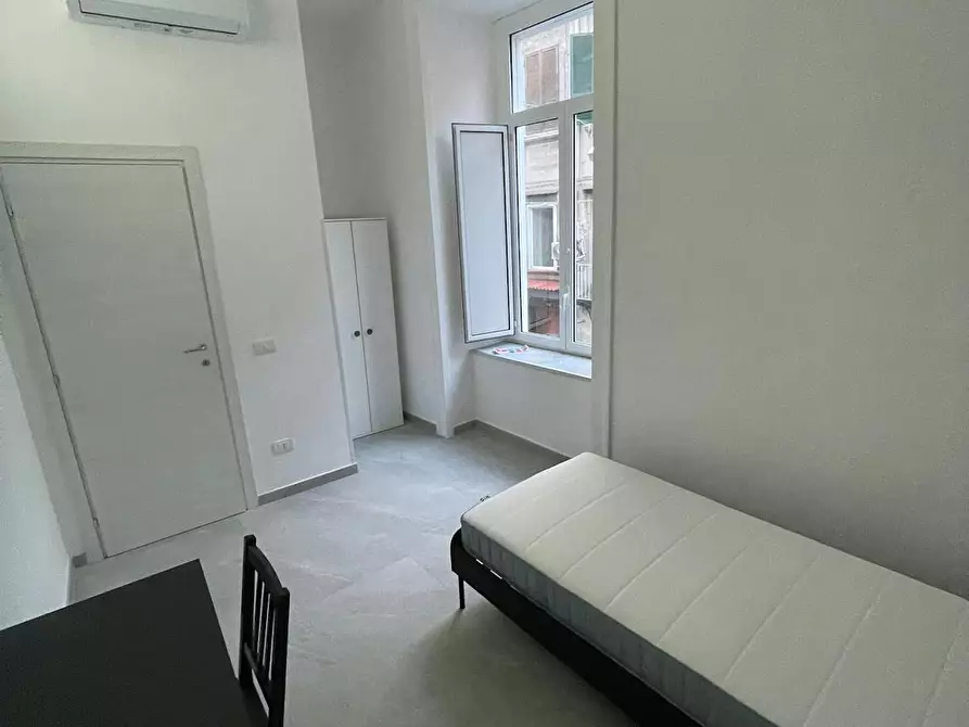 Immagine 7 di Camera in affitto  in Piazza Cavour a Napoli