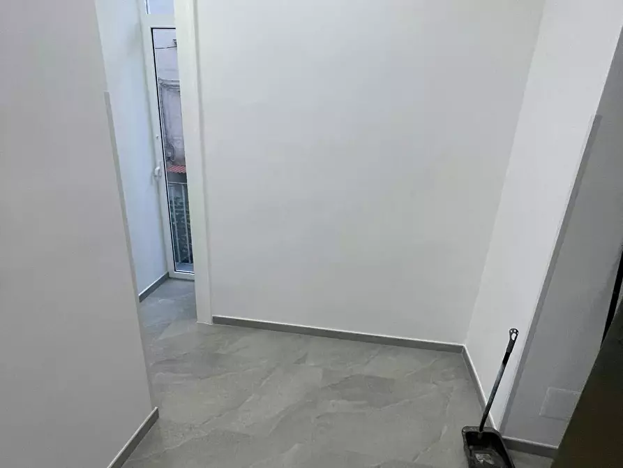 Immagine 6 di Camera in affitto  in Piazza Cavour a Napoli