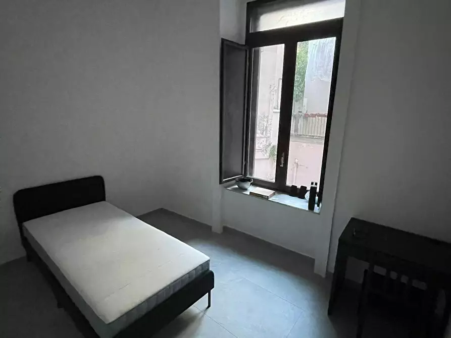 Immagine 2 di Camera in affitto  in Piazza Cavour a Napoli