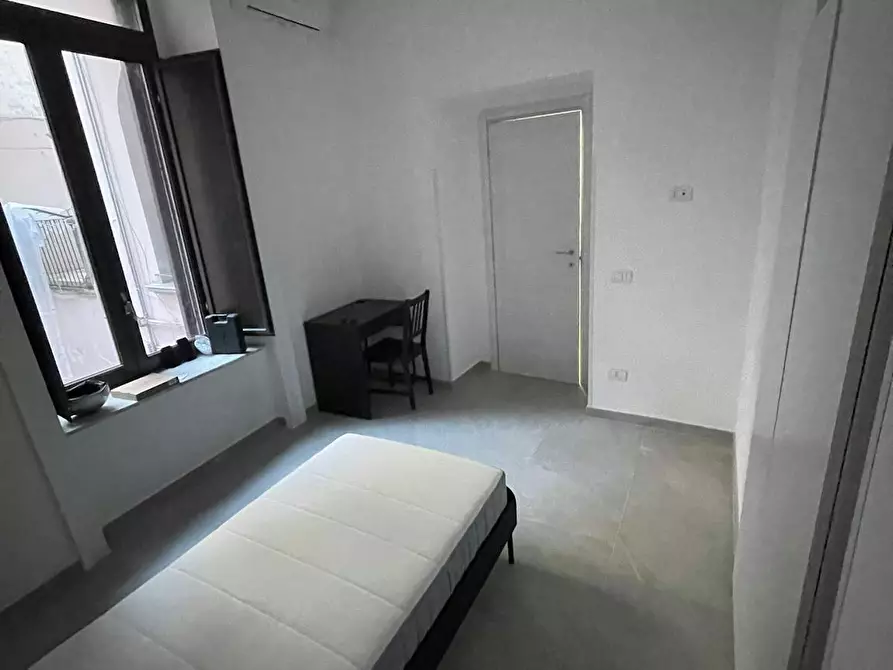 Immagine 4 di Camera in affitto  in Piazza Cavour a Napoli