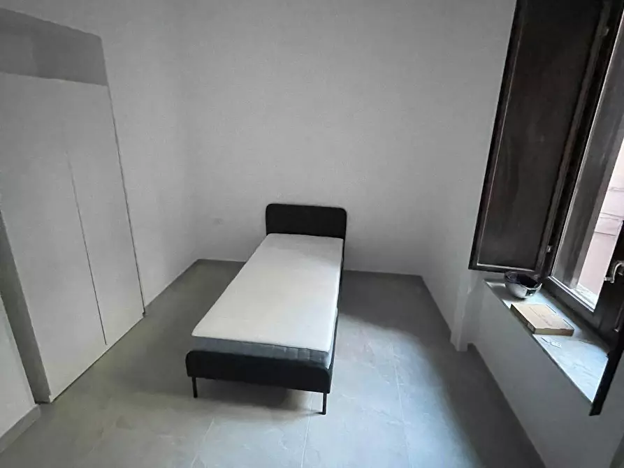 Immagine 6 di Camera in affitto  in Piazza Cavour a Napoli