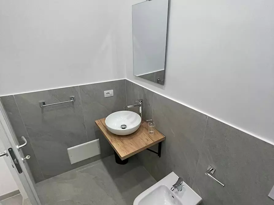 Immagine 8 di Camera in affitto  in Piazza Cavour a Napoli