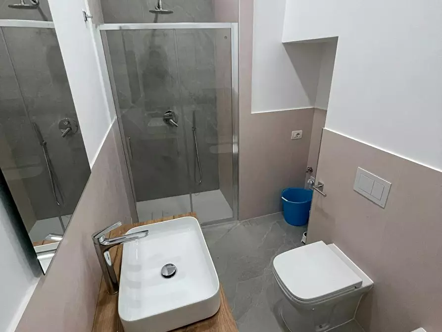 Immagine 10 di Camera in affitto  in Piazza Cavour a Napoli