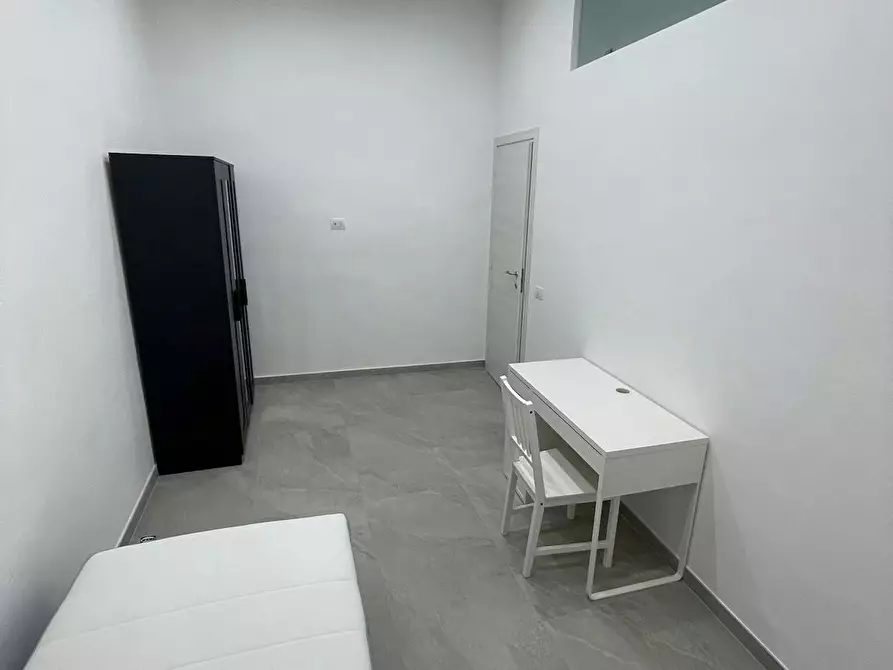 Immagine 3 di Camera in affitto  in Piazza Cavour a Napoli