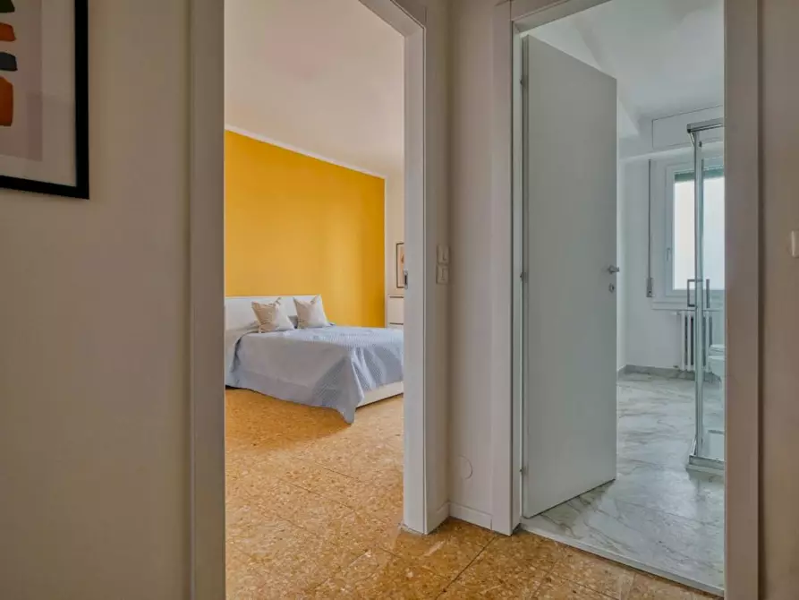 Immagine 8 di Camera in affitto  in Via Vigevano a Milano