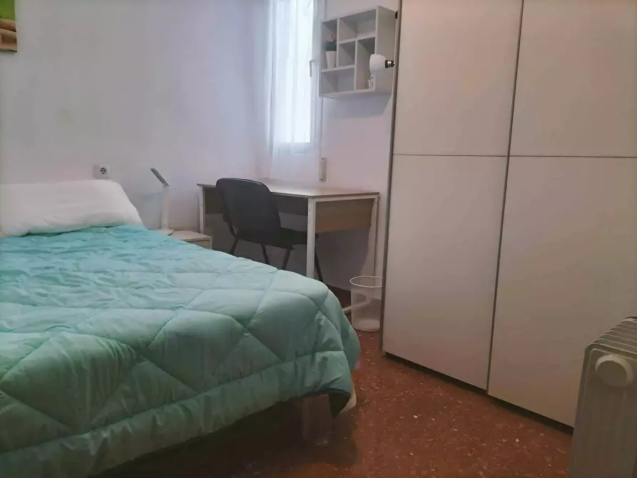 Immagine 3 di Camera in affitto  in Carrer del Bisbe Jaume Pérez a Valencia
