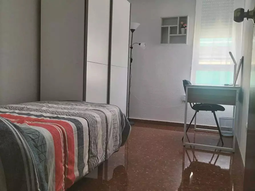Immagine 1 di Camera in affitto  in Carrer del Bisbe Jaume Pérez a Valencia