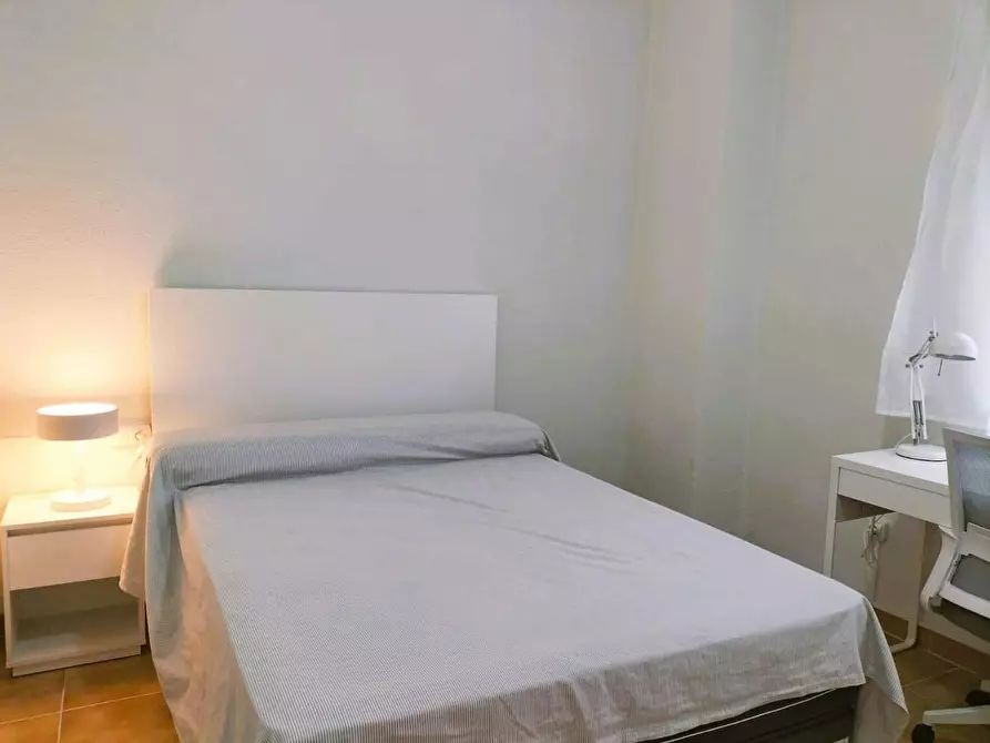 Immagine 2 di Camera in affitto  in Carrer de l'Olivereta a Valencia
