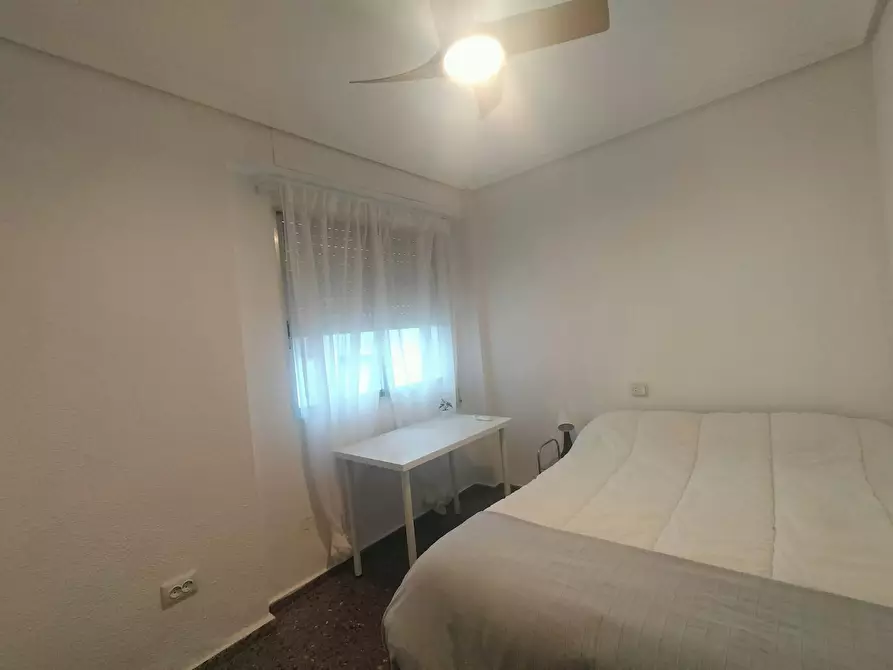 Immagine 1 di Camera in affitto  in Carrer del Duc de Mandas a Valencia