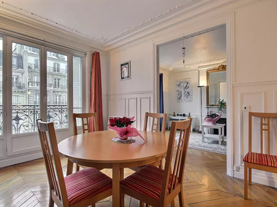 Immagine 10 di Appartamento in affitto  in Rue Fabre d'Eglantine a Paris