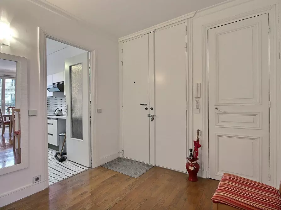 Immagine 4 di Appartamento in affitto  in Rue Fabre d'Eglantine a Paris